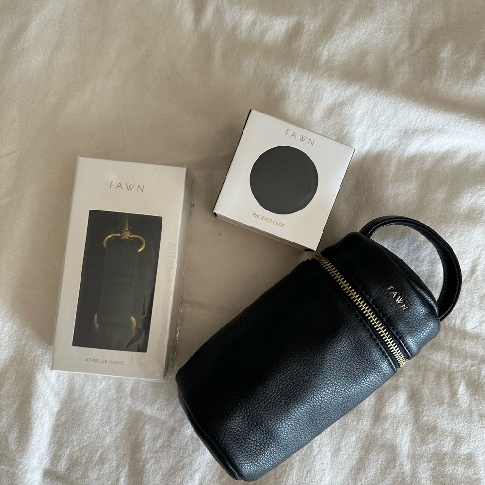 Fawn Design Black Stroller Hooks and Bag Set